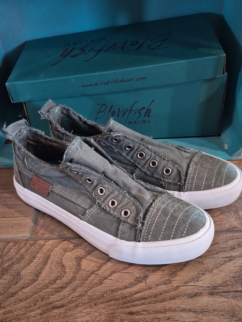 9 Jenn Ardor Olive Green Distressed Canvas Slip-On Sneakers
